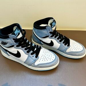 Air Jordan 1 Retro High OG University Blue. Size: 37.5 EU / 5Y US